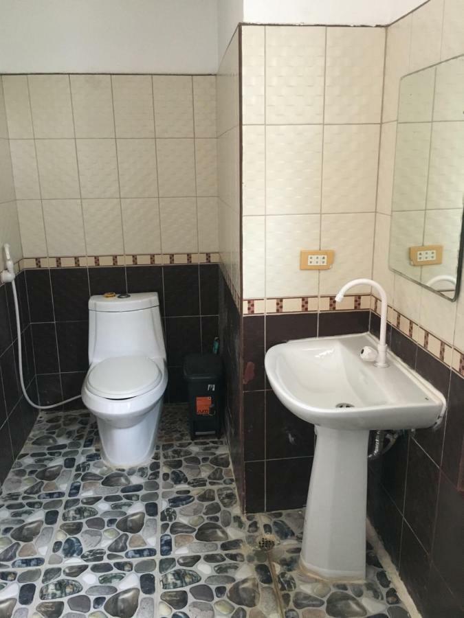 Joyful Island Hostel Мактан Екстериор снимка